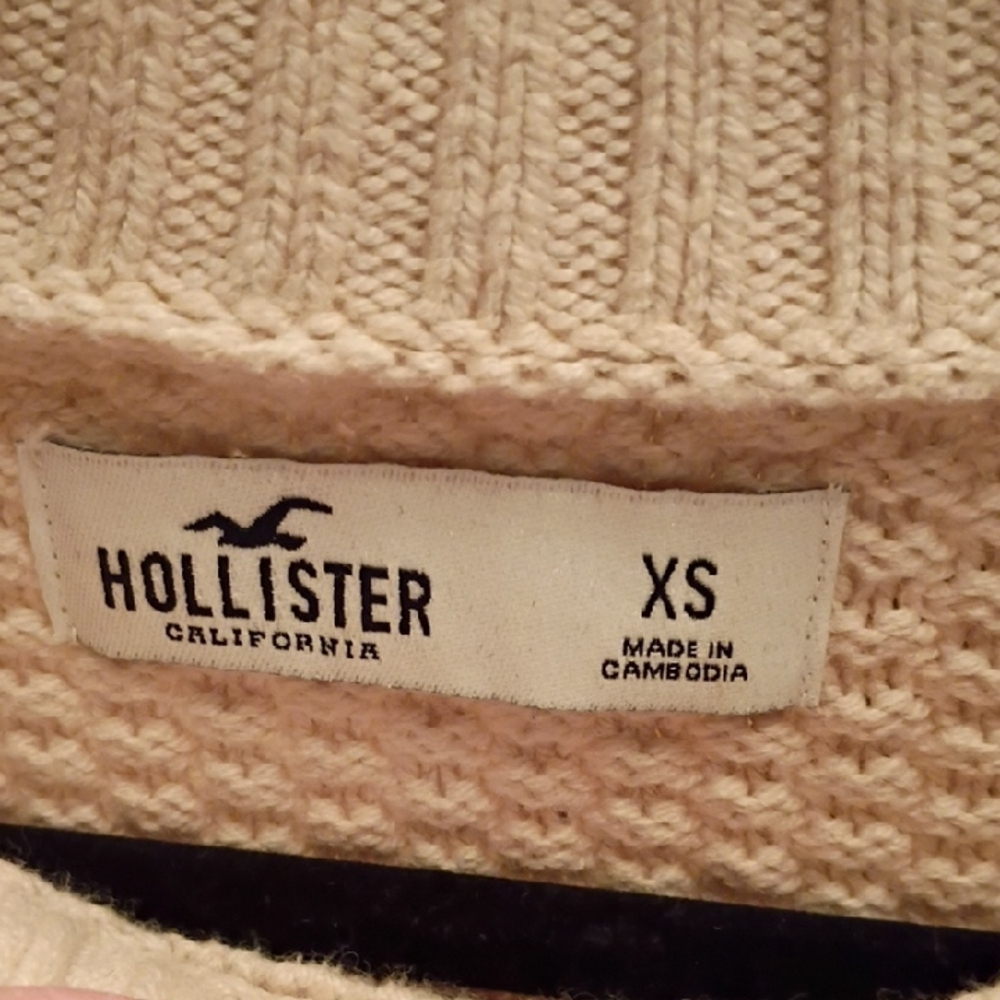 Hollister Light Beige Cable Knit Sweater - Picture 2 of 8